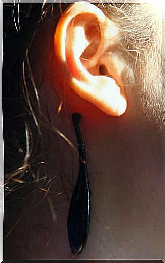 Medical application of leeches behind the ears